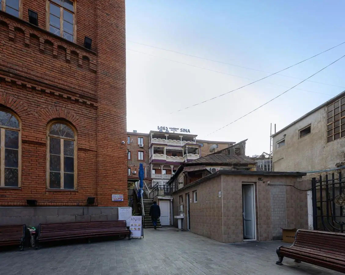 Apart Meidani - Stylish Old Town Apartment with Balcony & Synagogue View