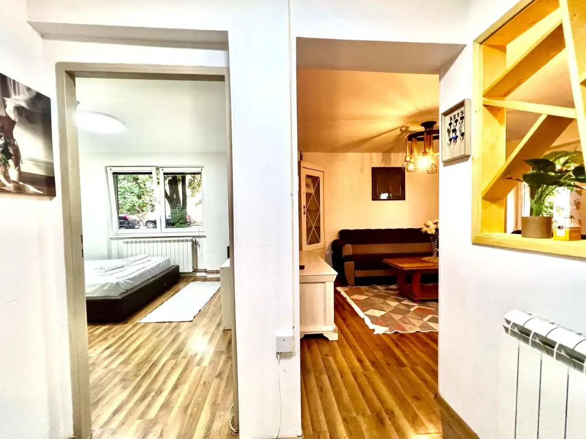 Spacious Two-Bedroom Apartment with Free Parking