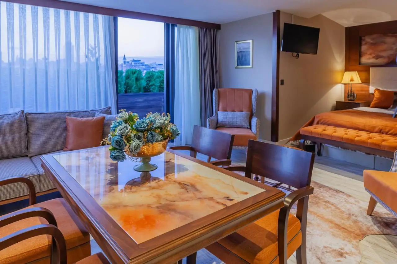 Lord Morgan & Exclusive Design Residence Cihangir