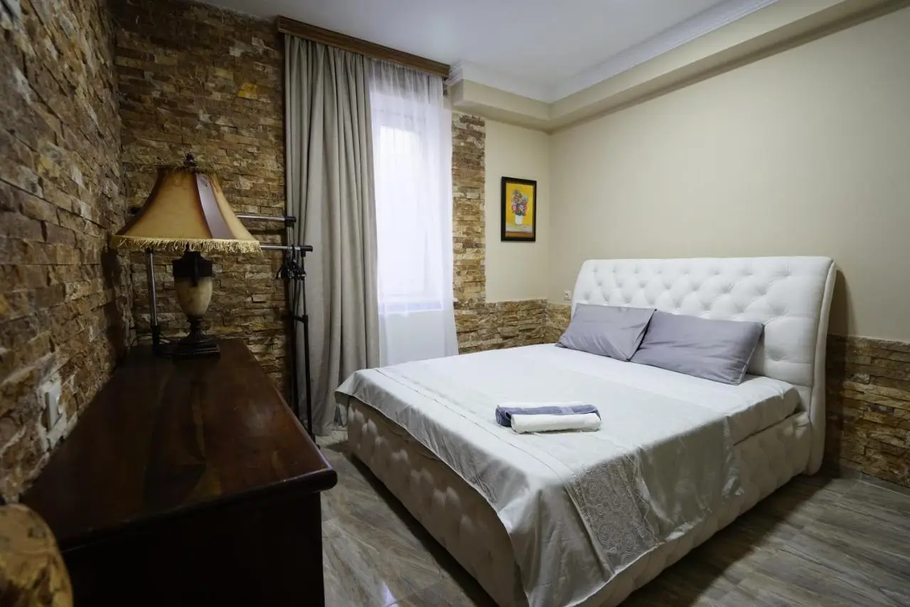 Hotel Daisy S Home