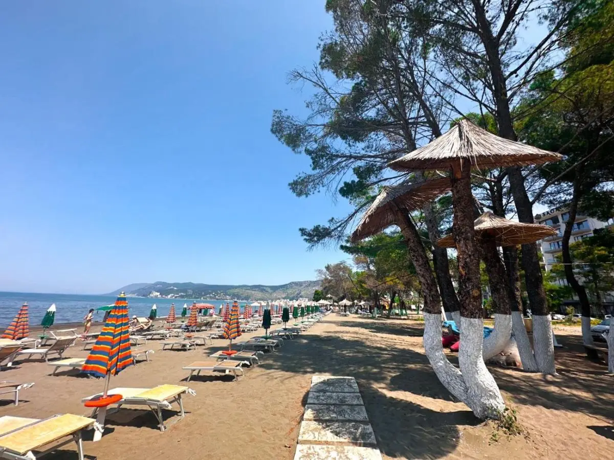 Frojd Kune Resort & Beach Hotel