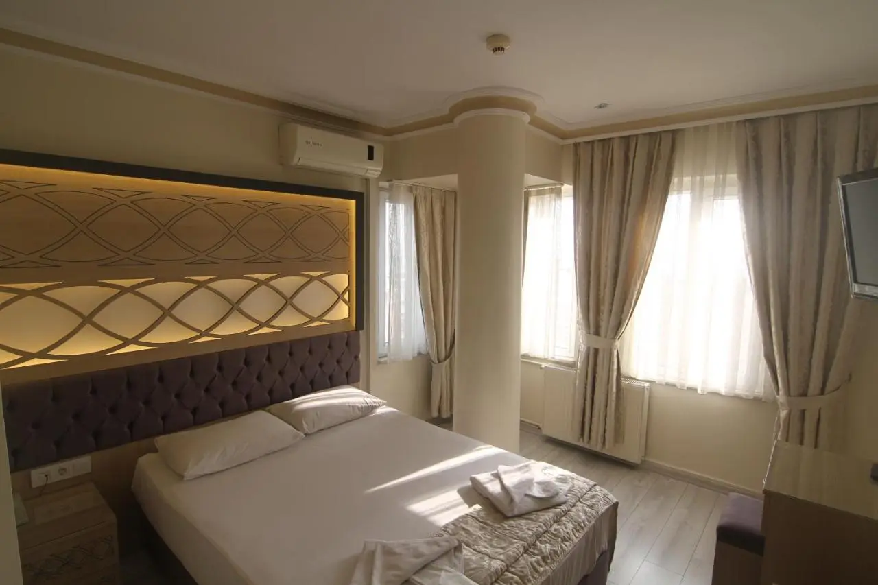 Grand Liza Hotel
