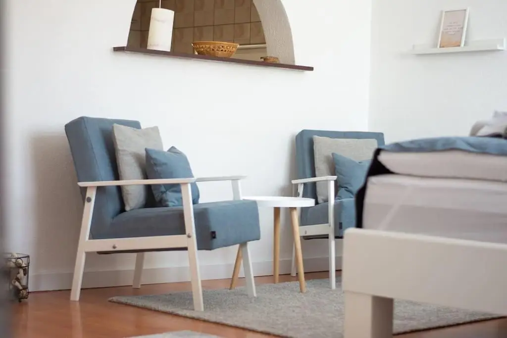 Bright&Cozy flat+balcony near Airport FREE Parking