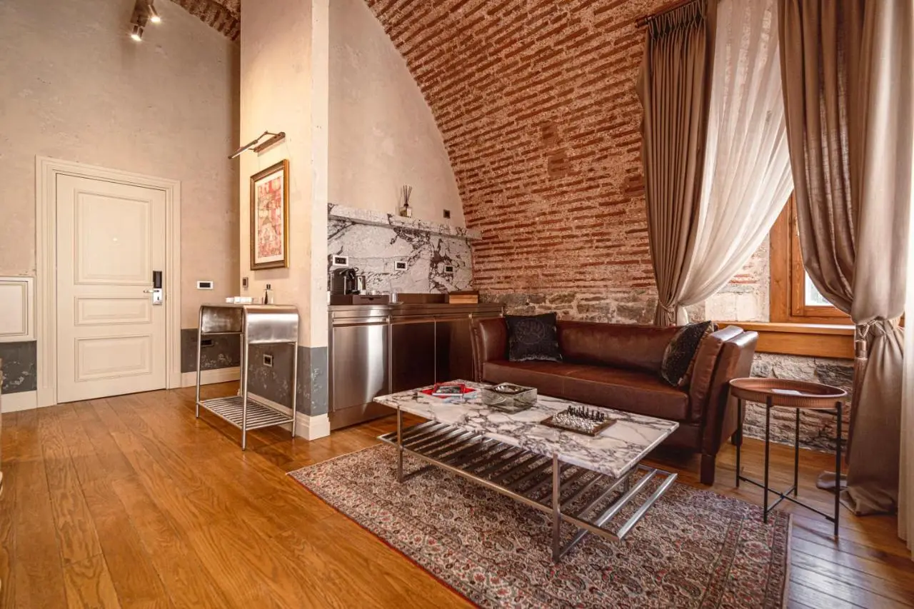 Stone Inn Galata