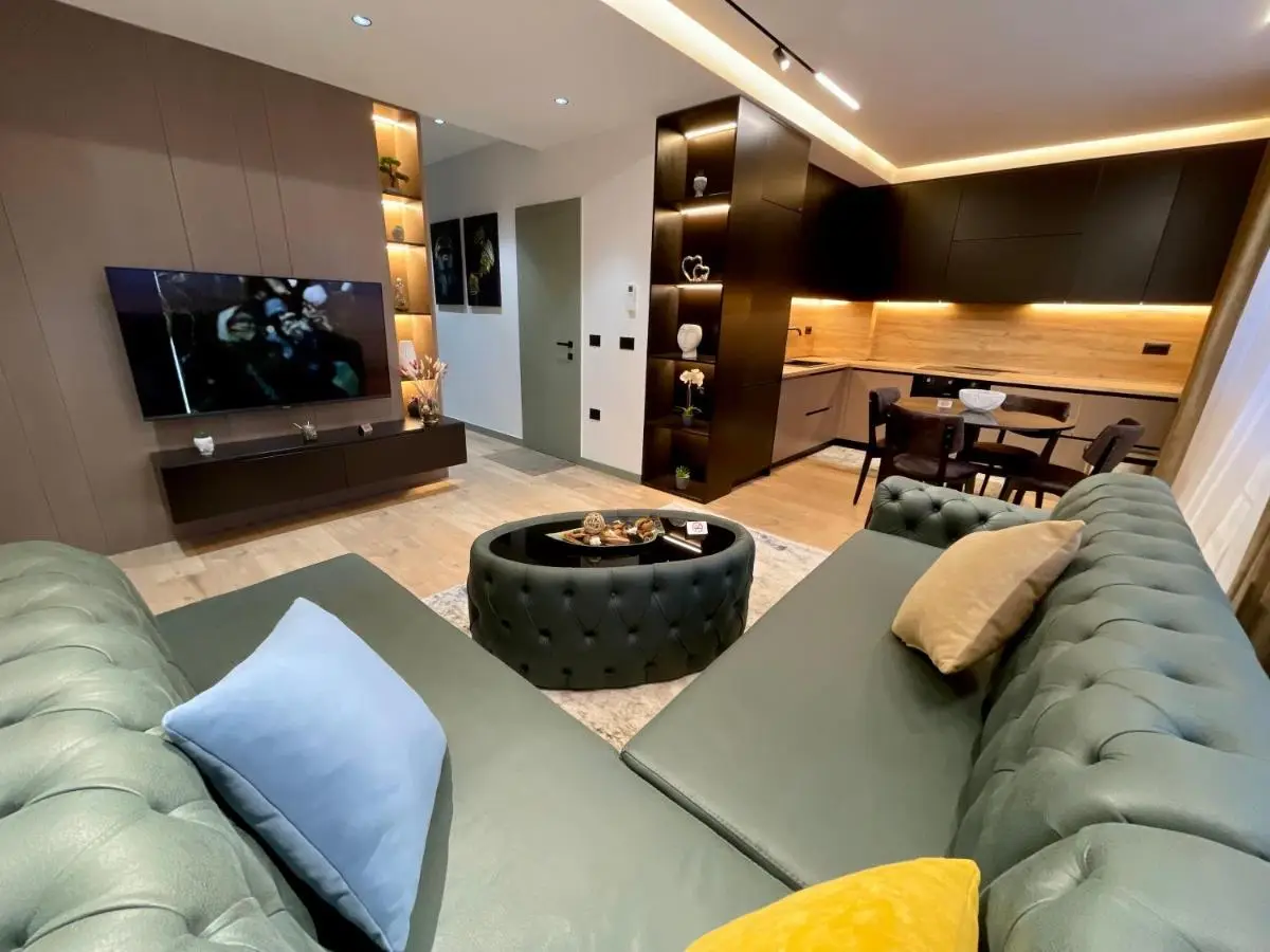 Queens Luxury Apartments Tirana