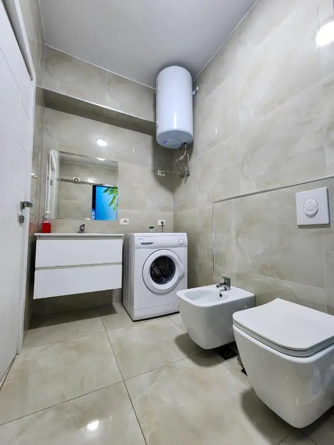 2E Apartment Myslym Shyri