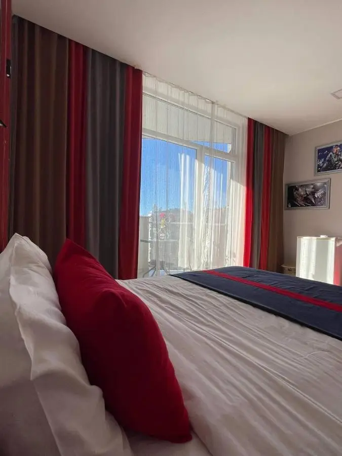 Rock Hotel First Line