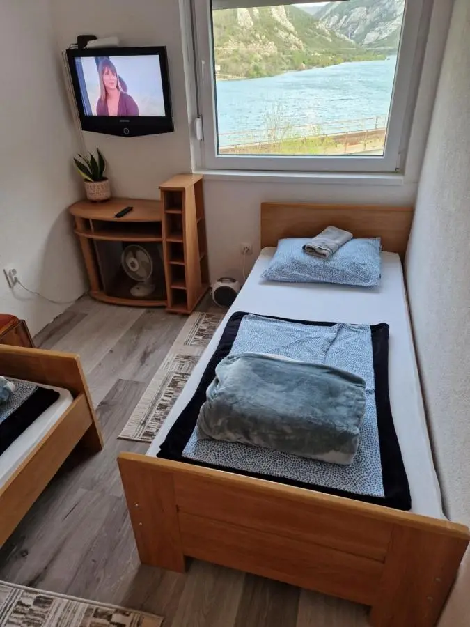 Visit Dreznica - Canyon Retreat