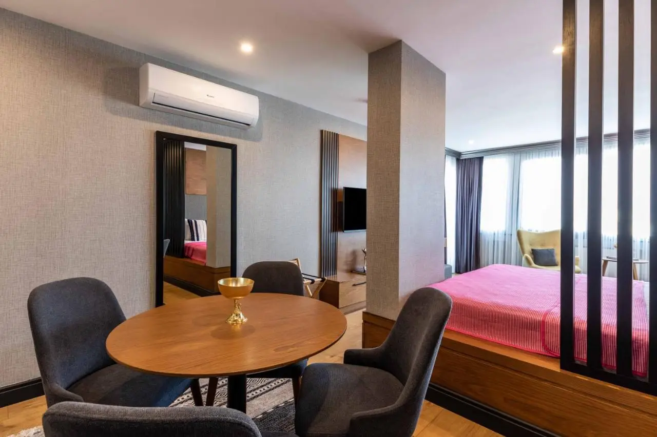 SALA SUITES
