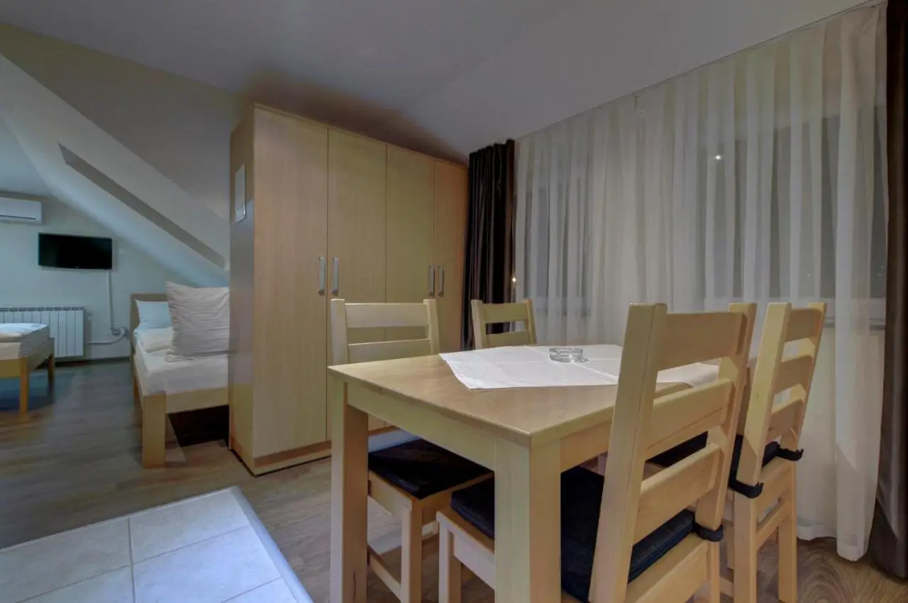 Tihe Noci Motel