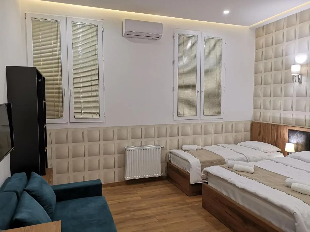 3 Rooms Hotel