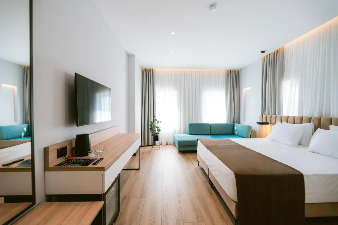 TRIBUTE Hotel