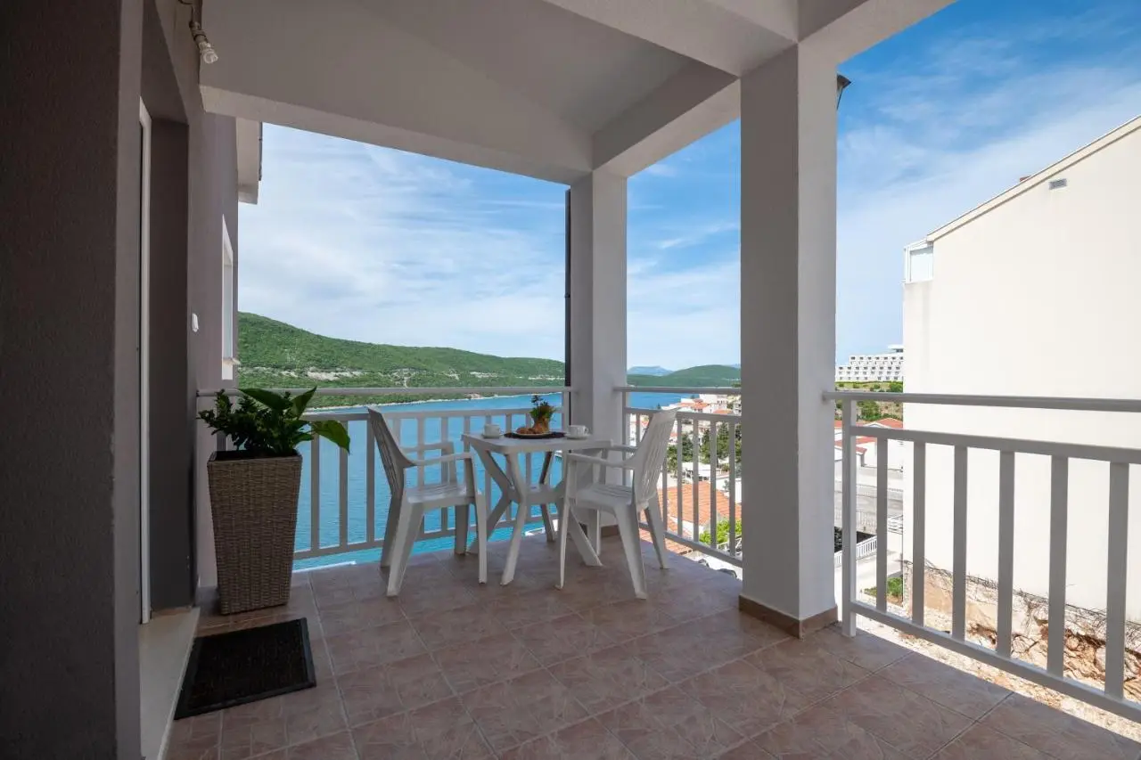 Apartments Njavro Neum