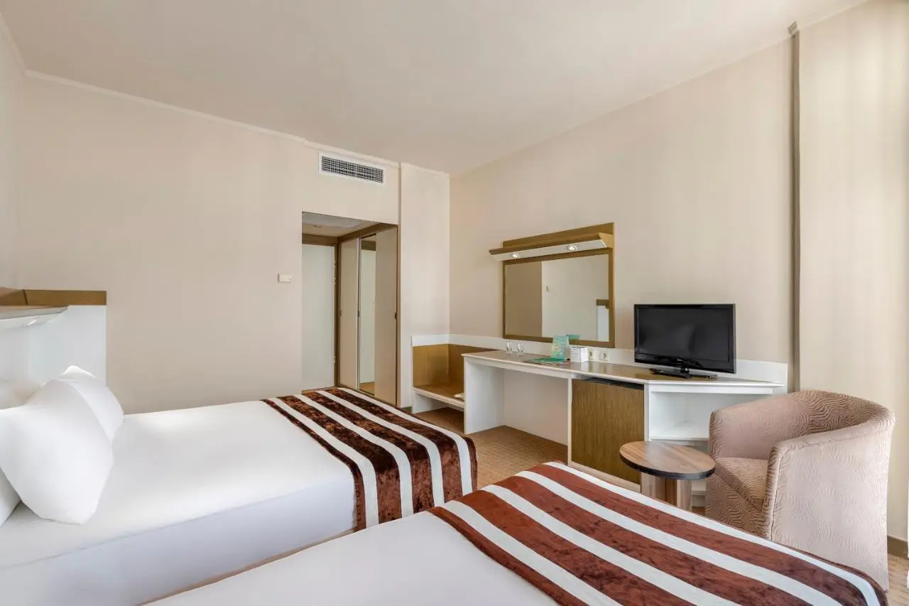 Green Max Hotel