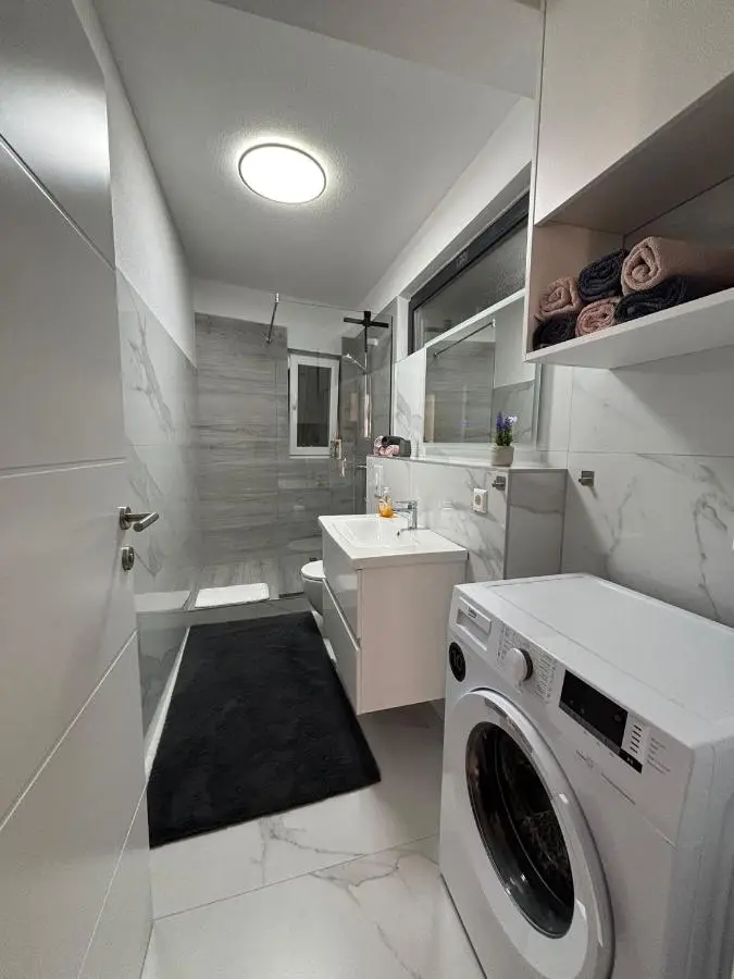 Apartment Merry Harmony Heights - Balcony & Free Garage & Parking