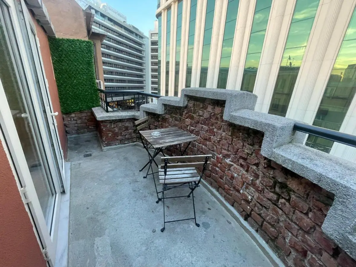 EA Exclusive Hotel