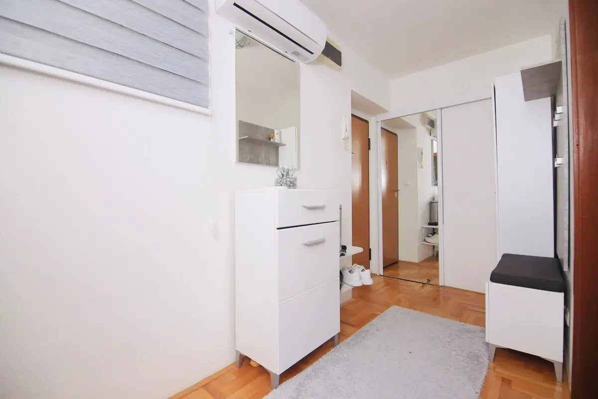 DeluxeSuite, Full Kitchen, KingSize Bed, AC WiFi