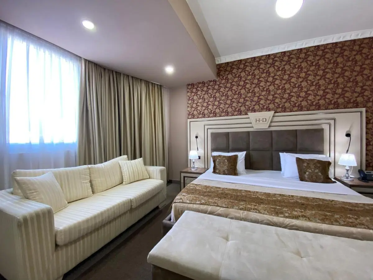 Hotel Deluxe