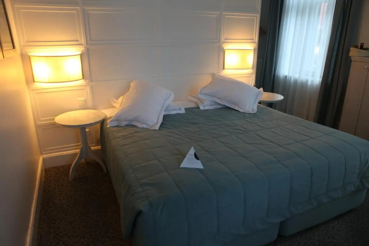 Kar's Hotel