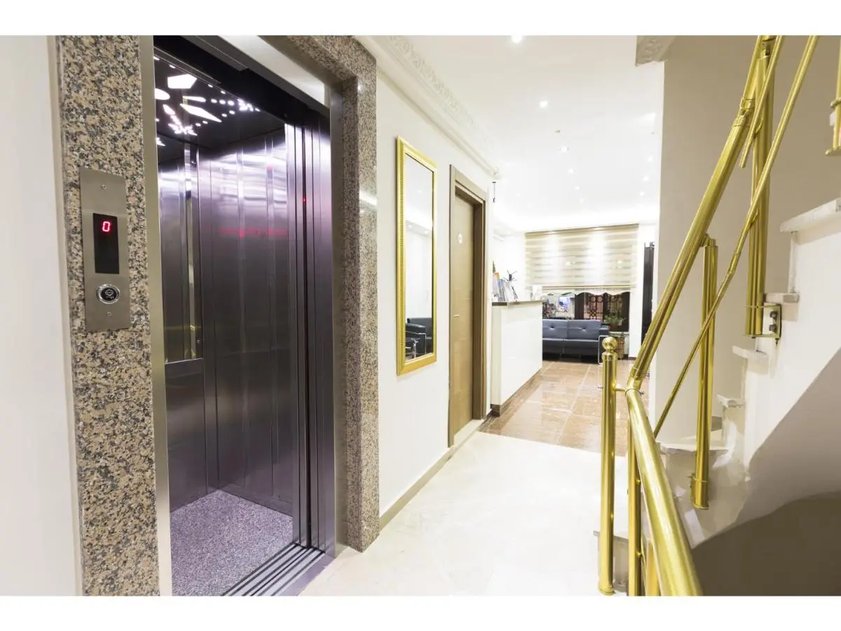Zendy Suite Hotel