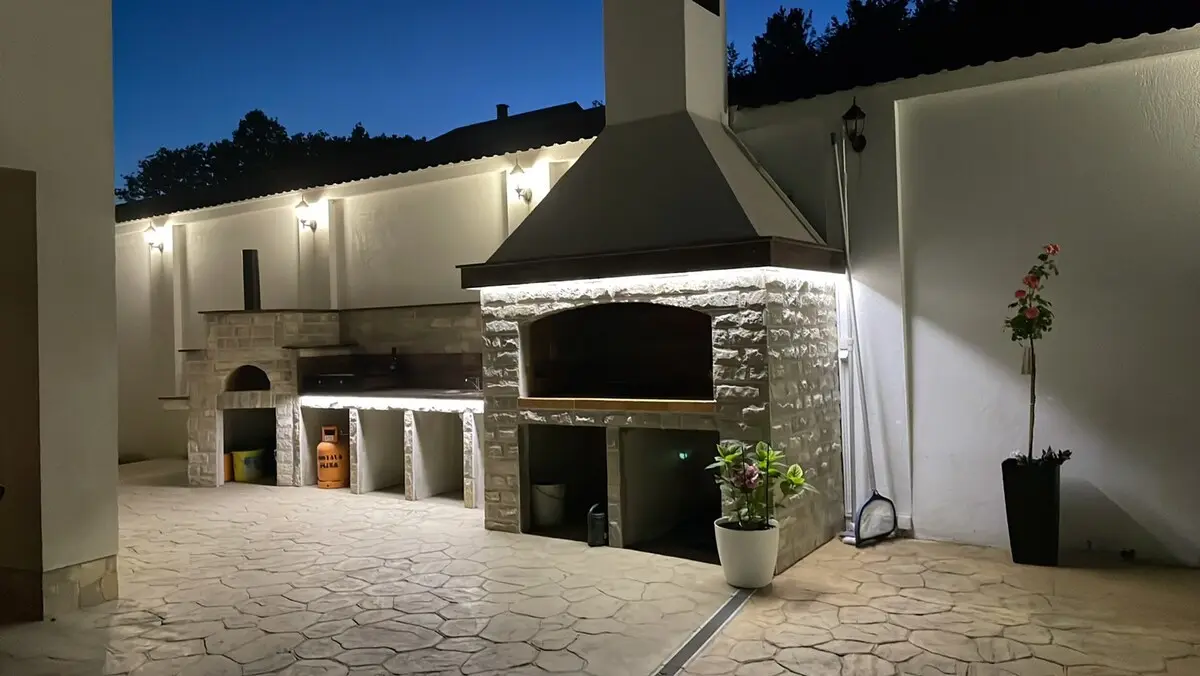 Villa Bosna (Pool, Sauna, Jacuzzi, BBQ,Playground)