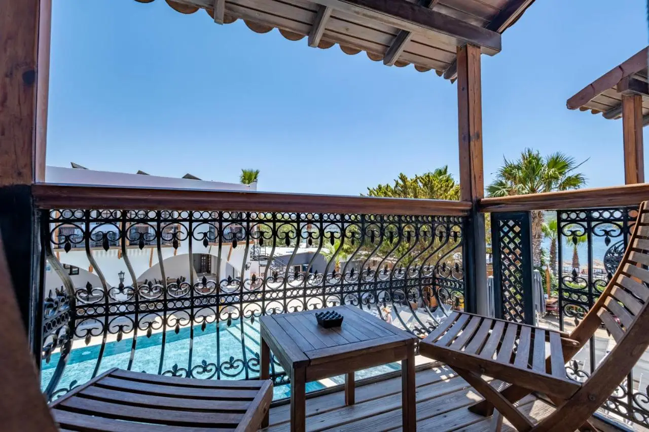 Costa Bitezhan Beach Hotel