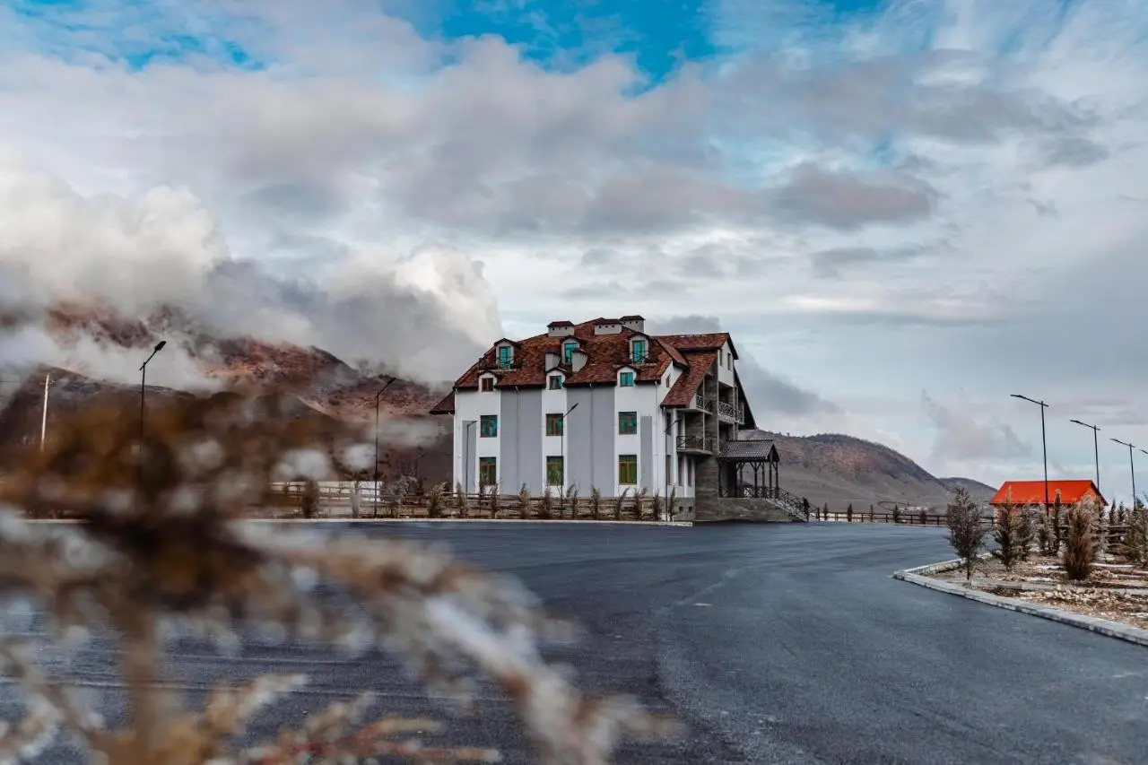 Mount Way Hotel