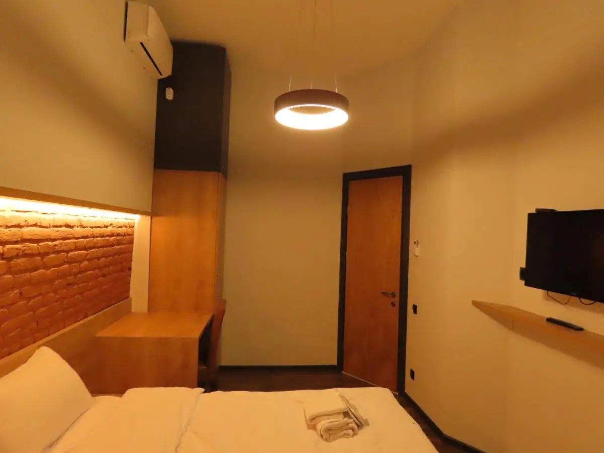 2BR loft apartment near Liberty square
