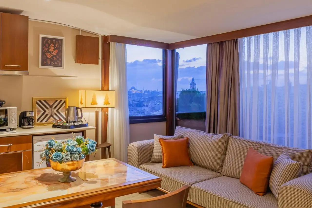 Lord Morgan & Exclusive Design Residence Cihangir