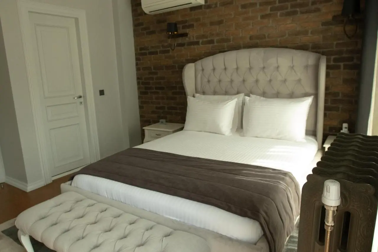 Louis Rooms