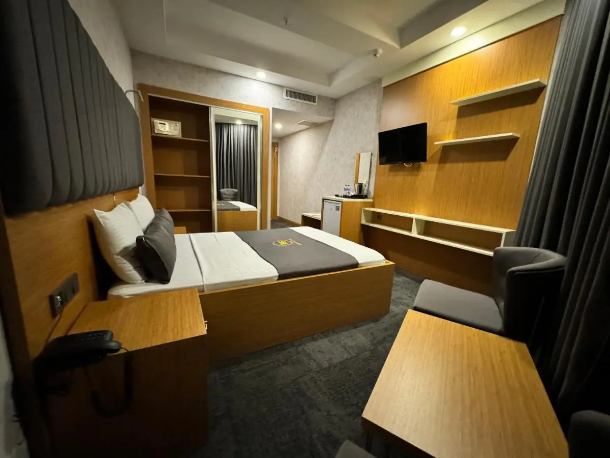 E5 PARK OTEL