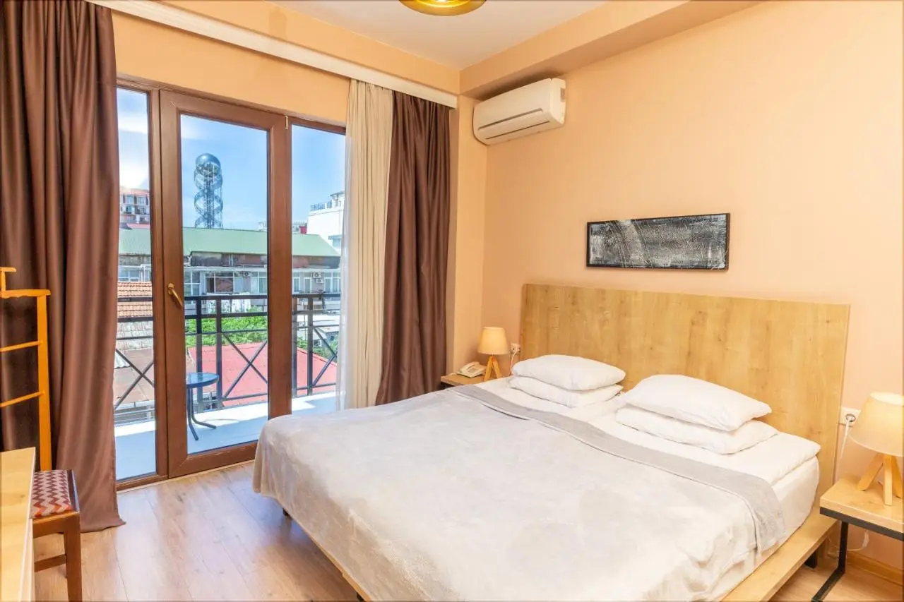 Hotel N16