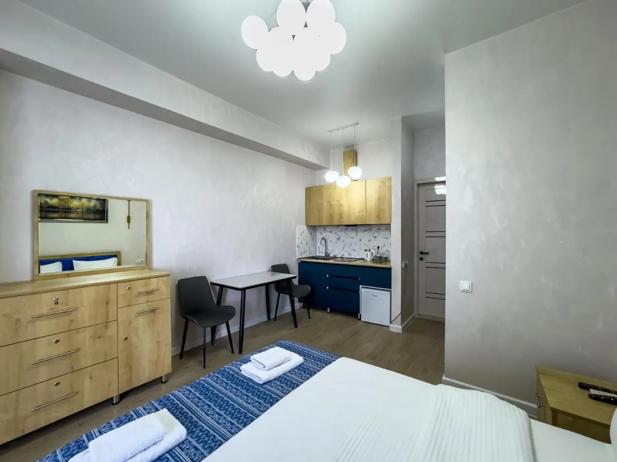 Shirin And Cozy Apartment With Jacuzzi Balcony