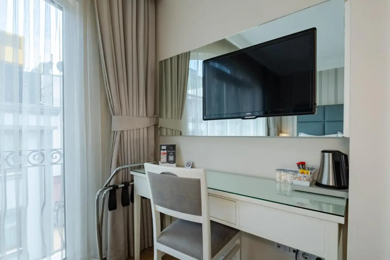 Ten Rooms Istanbul Hotel
