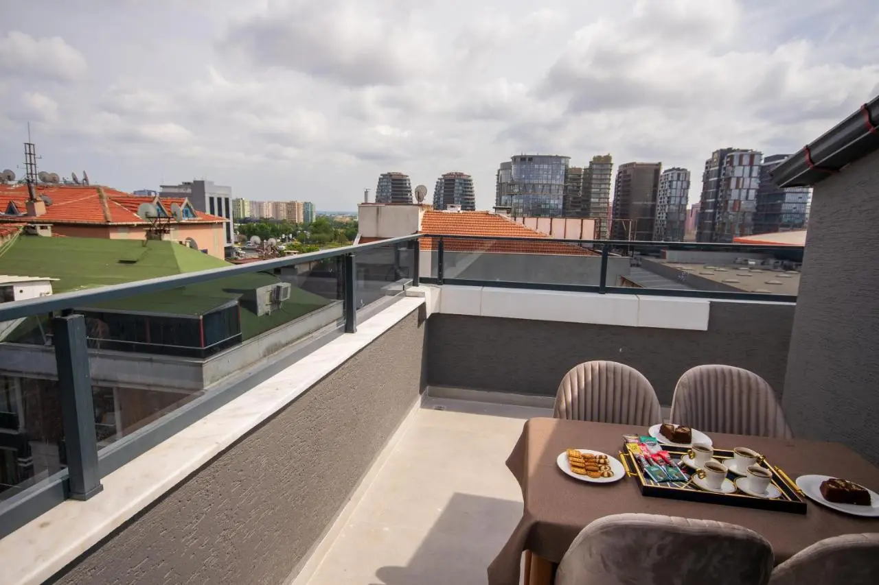 Luxury Life Suites