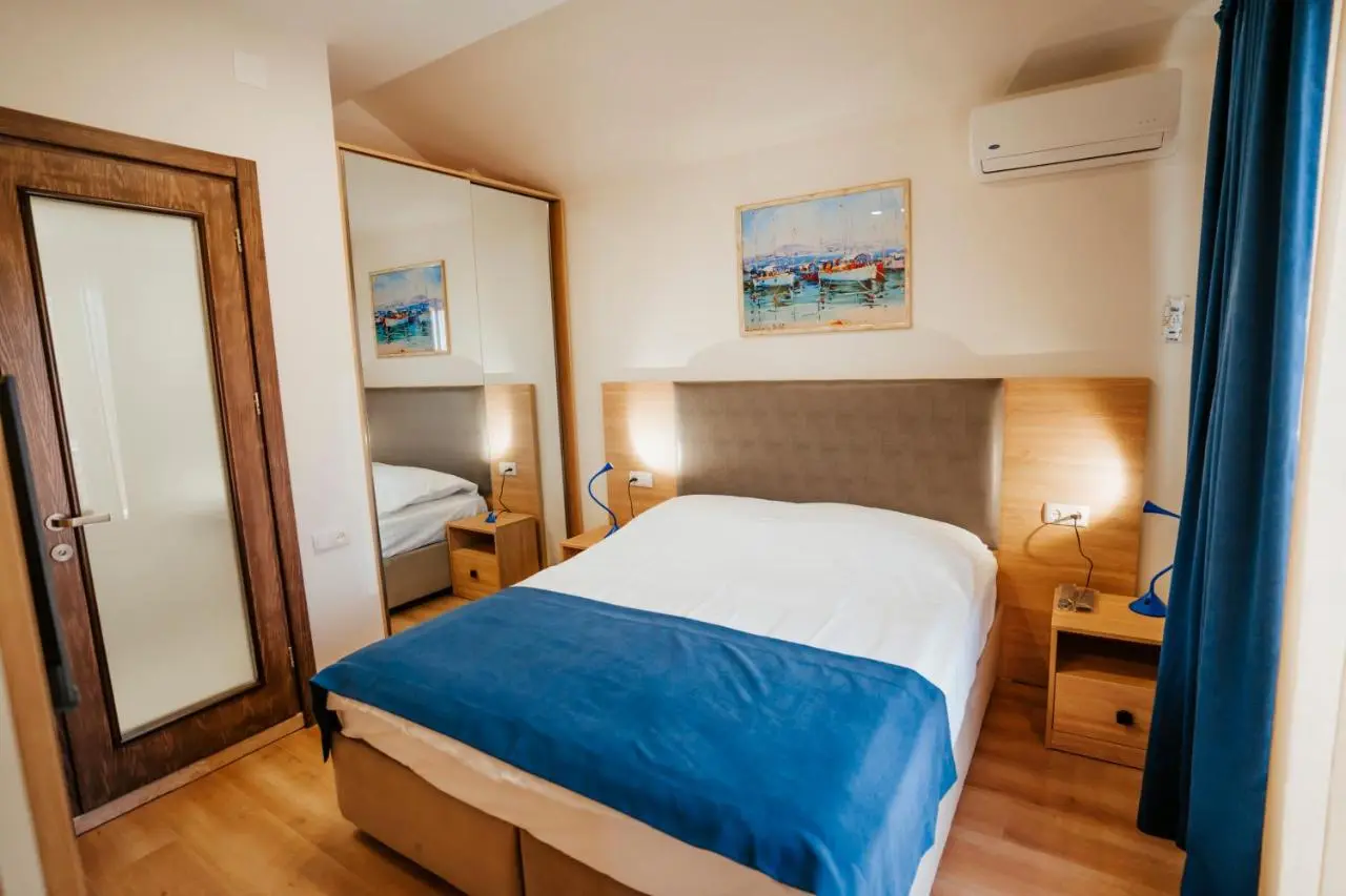 West Apart Hotel