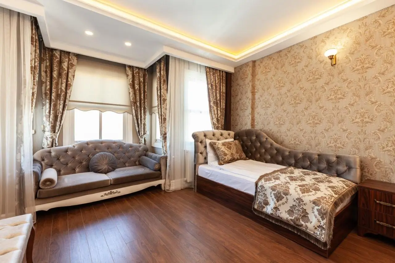 Rose Mansion by Otantik Suites