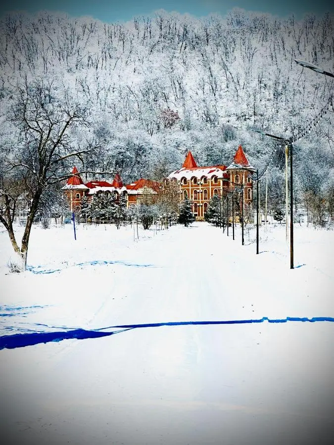 Chateau Qusar Hotel & Restaurant