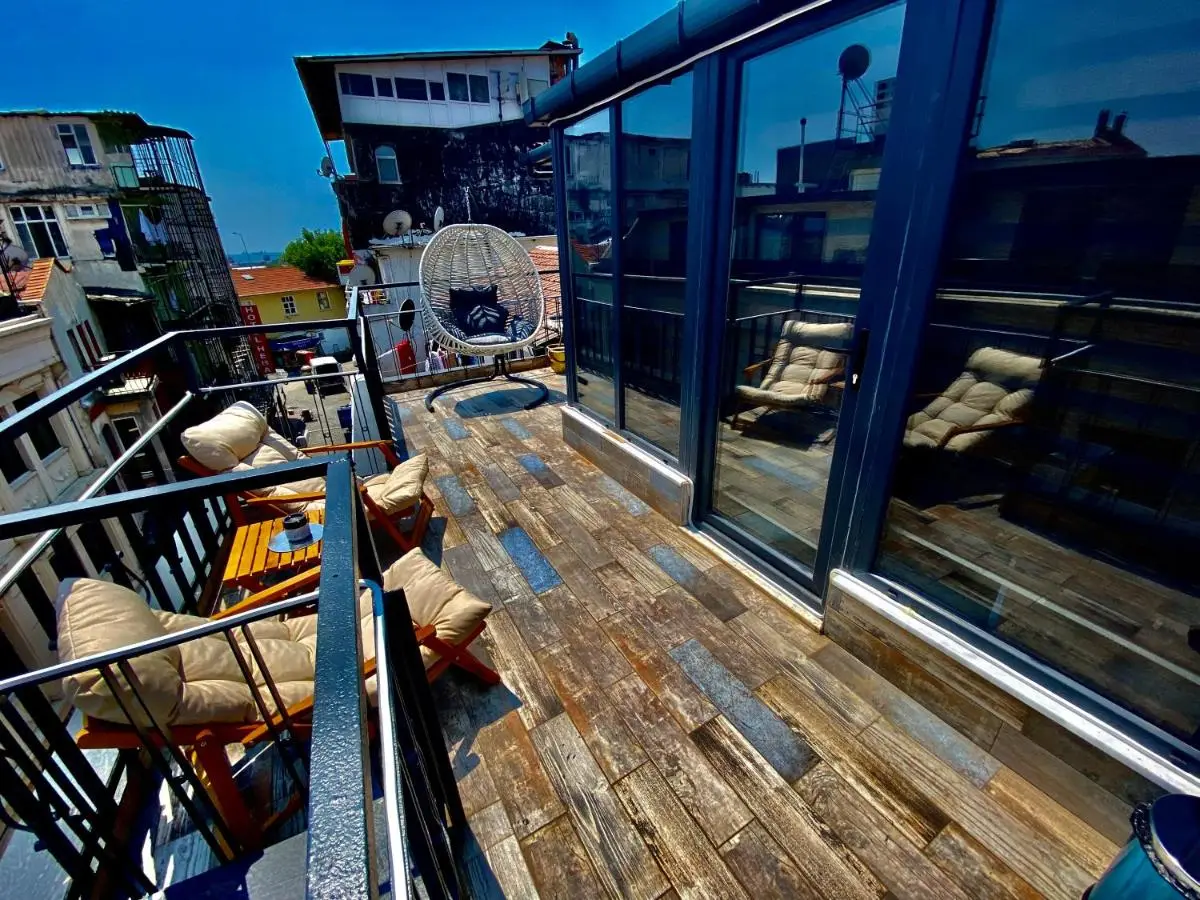 Golden Arrow Hotel