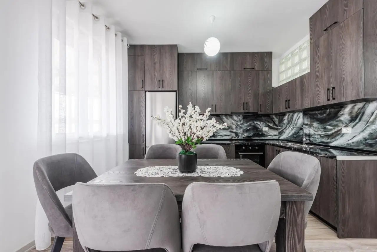 City Escape Apartment by PikHost