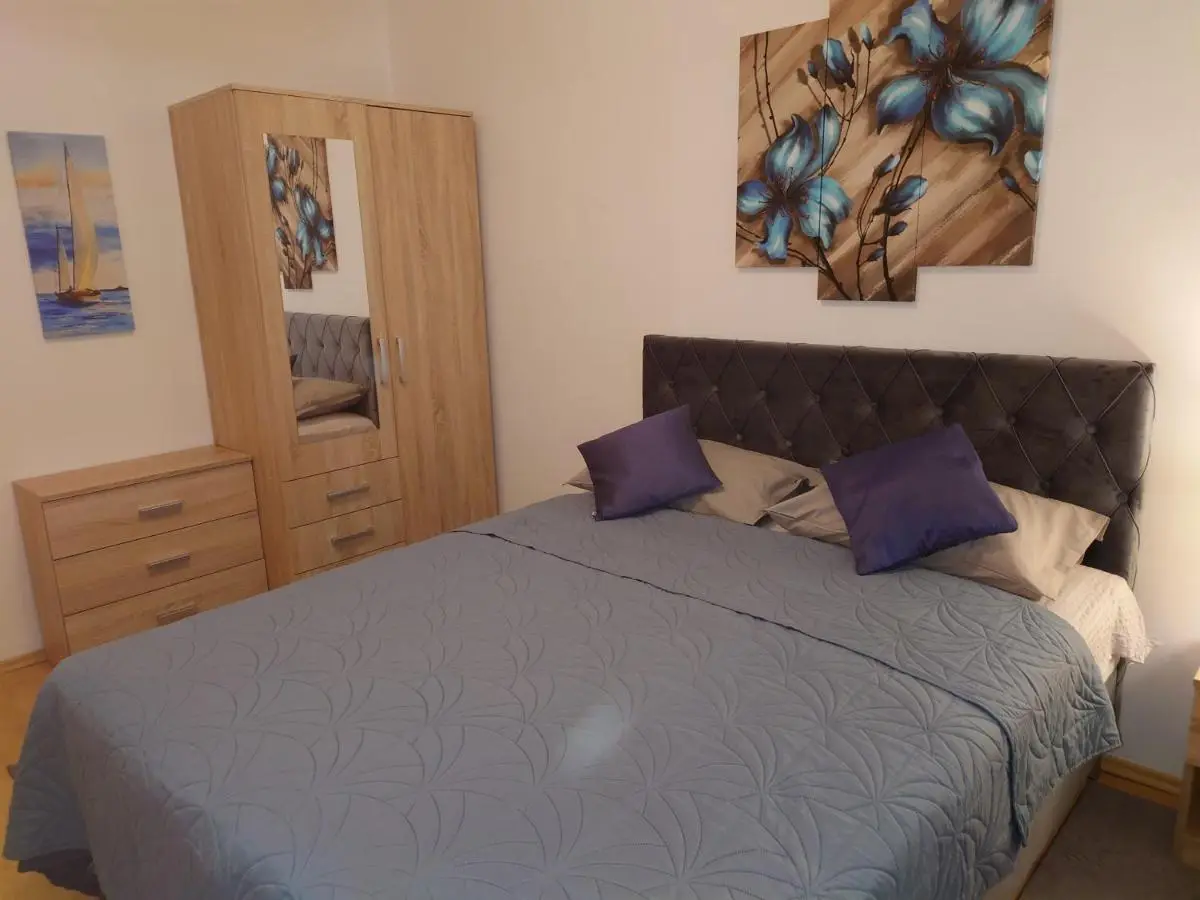 Apartments Tulipan - with free private parking garage