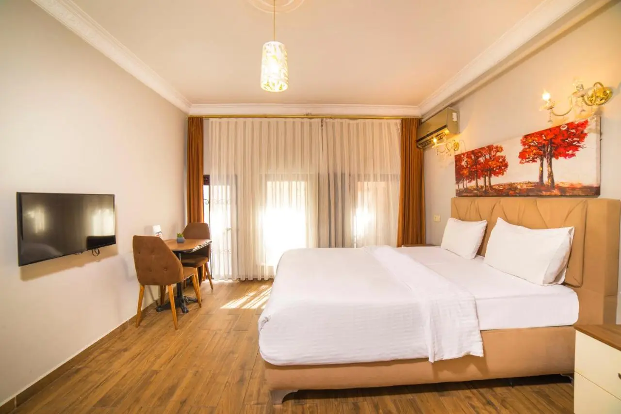 Zendy Suite Hotel