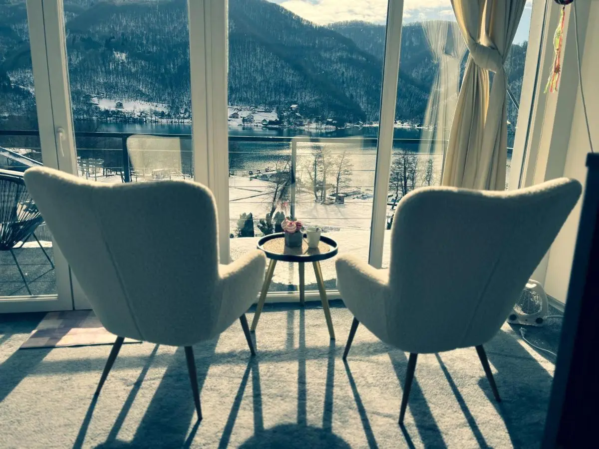 Royal Town Luxury with Panoramic View Wake up to breathtaking lake views and pure tranquility