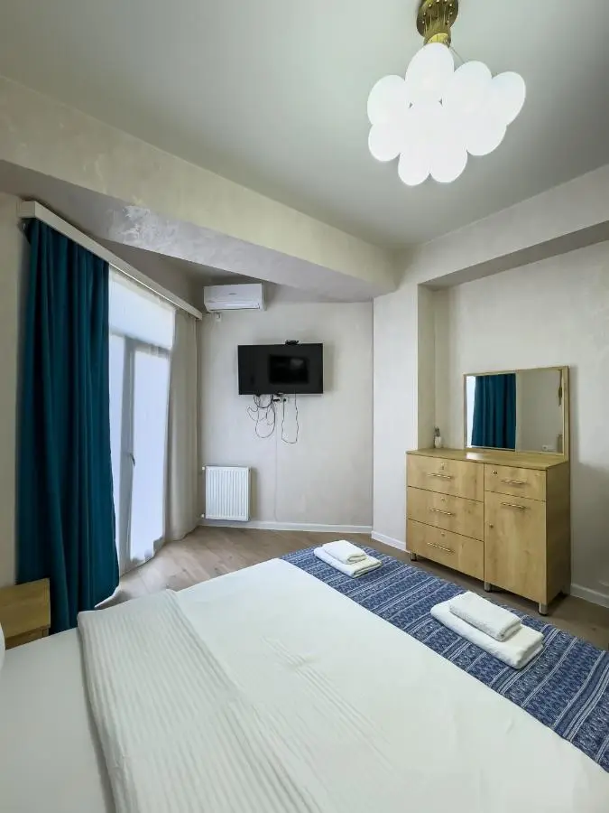 Shirin And Cozy Apartment With Jacuzzi Balcony