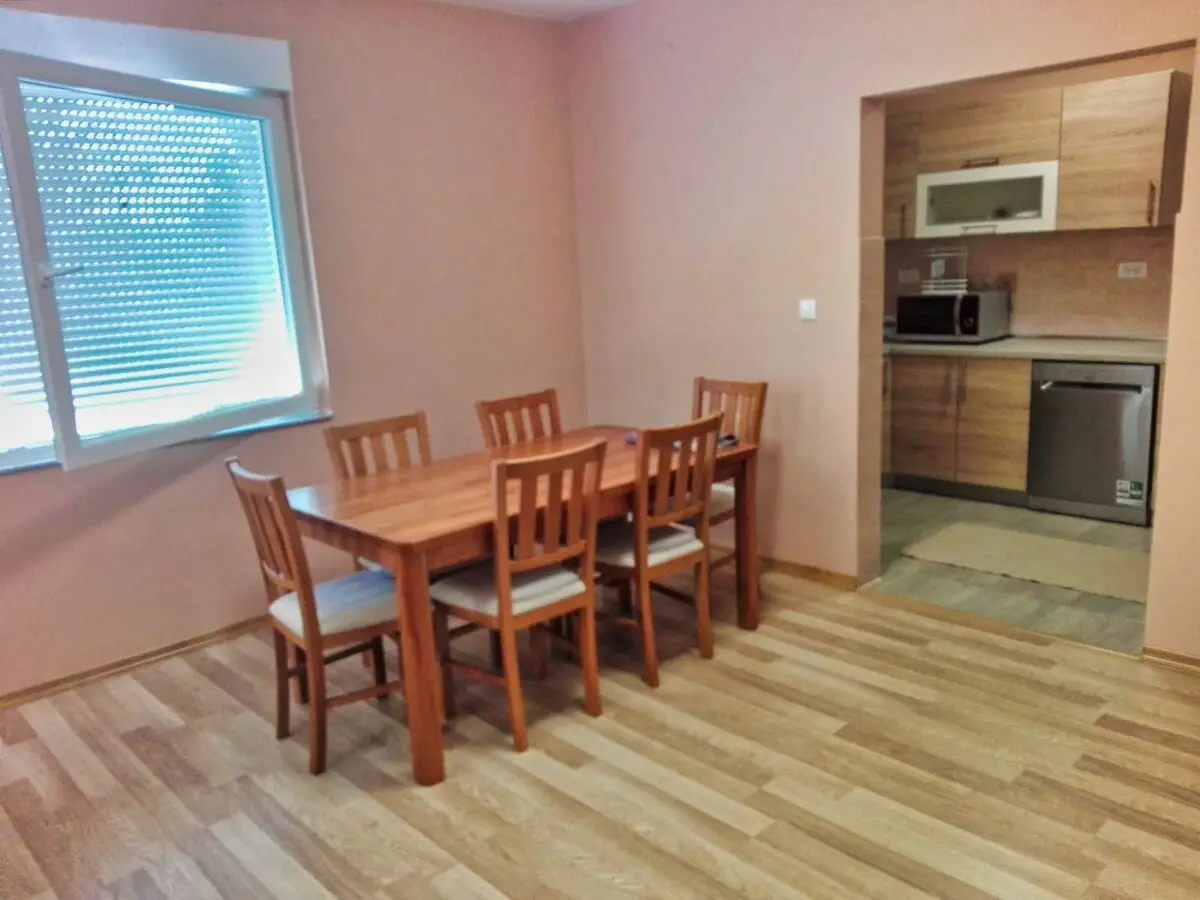 ☆ Quiet + Cozy Spacious apt with a balcony ☆