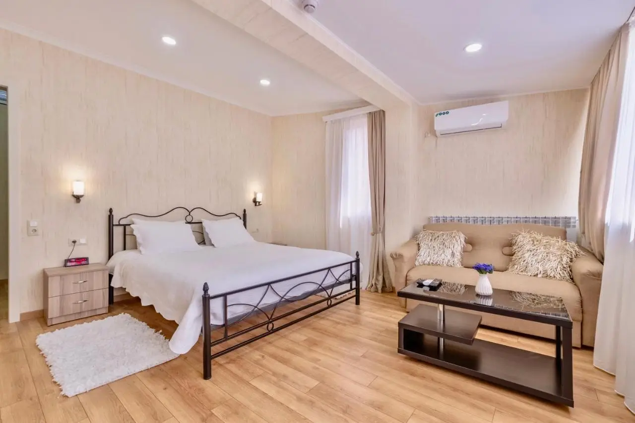 Q&B Boutique House