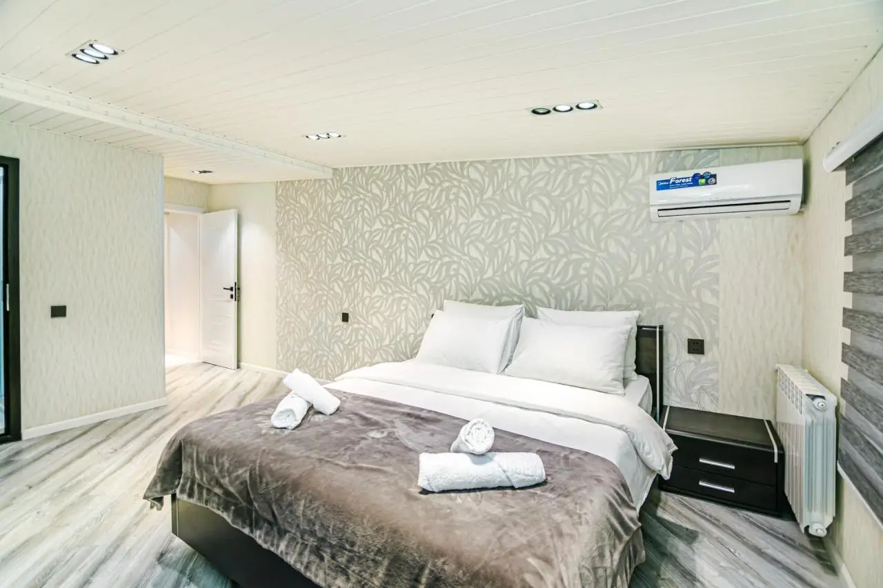 Sahil Skyline Suite Apartment by Baku Housing
