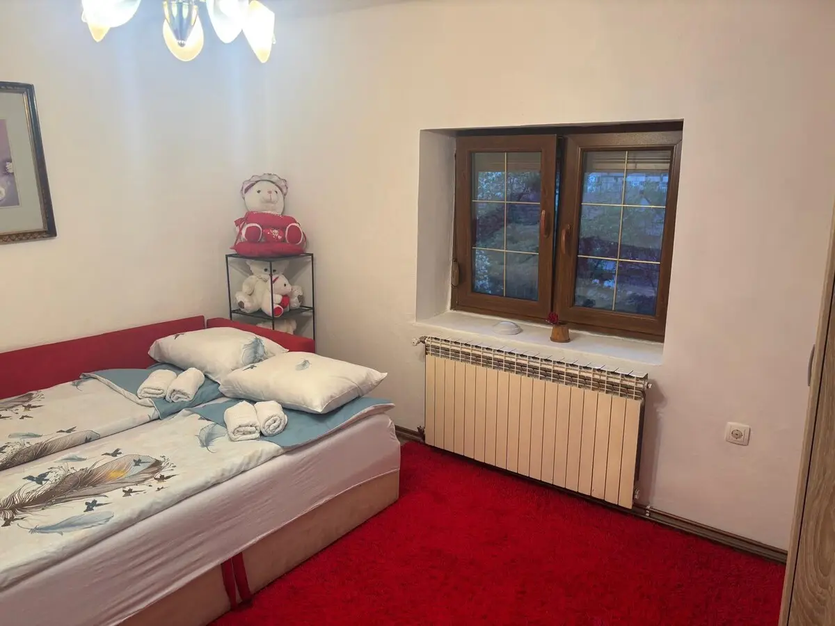 1-min to Bus /  House with Big Garden and BBQ