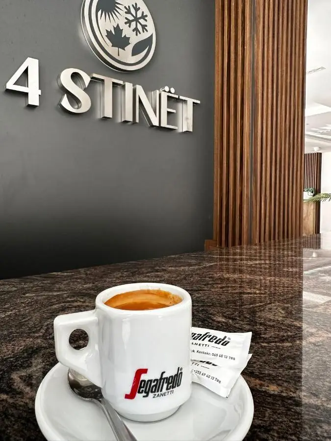 4 Stinët