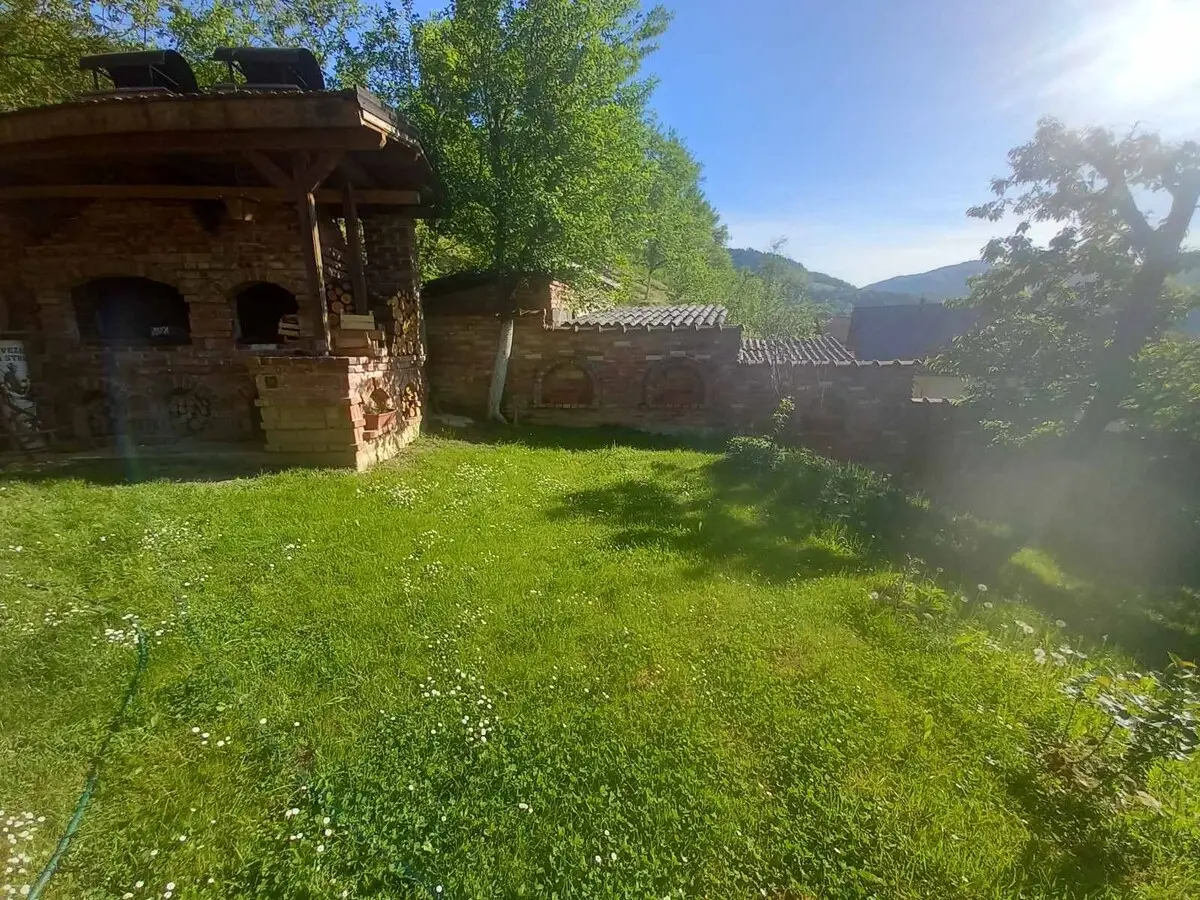 1-min to Bus /  House with Big Garden and BBQ